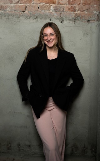 Victoria, Werkstudentin